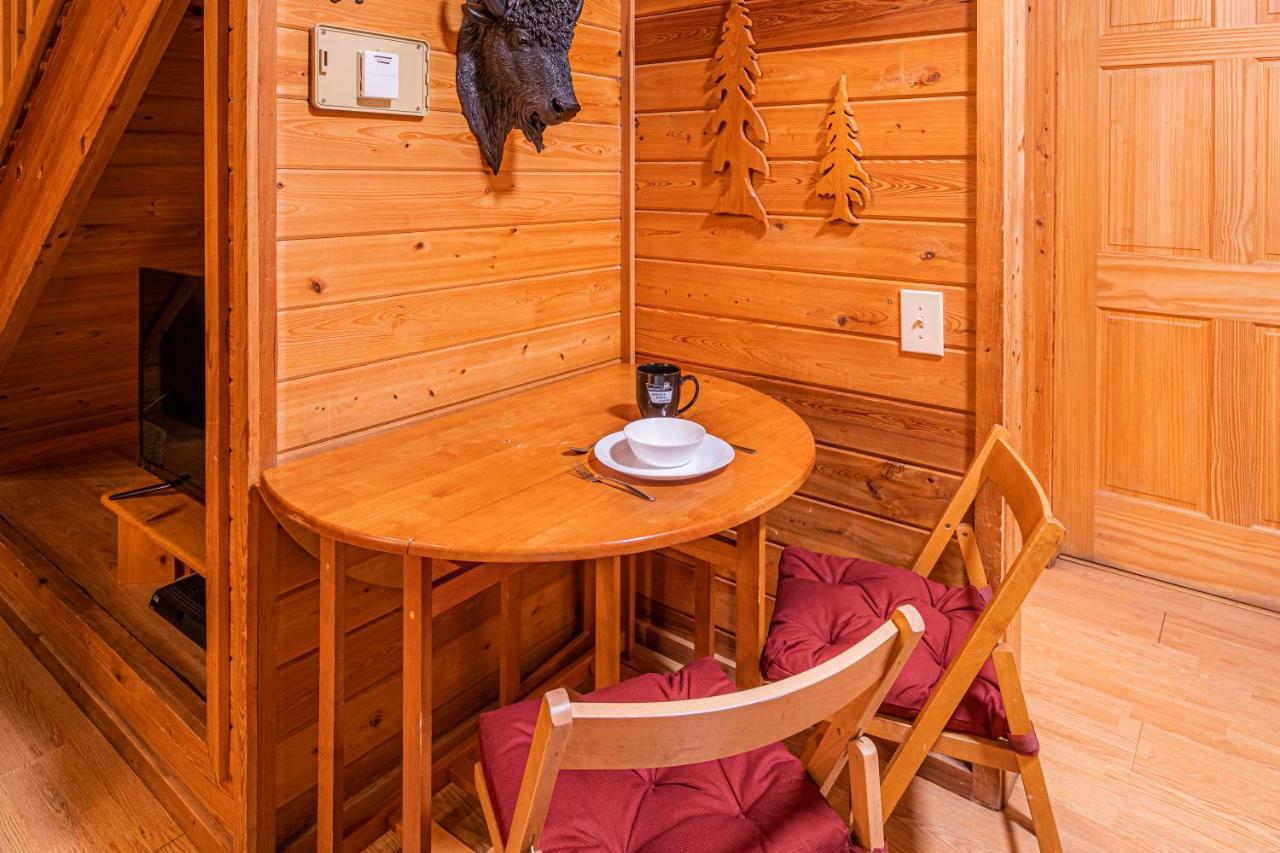 פייסון Cabin #4 The Wolves Den - Pet Friendly- Sleeps 6 - Playground & Game Room מראה חיצוני תמונה