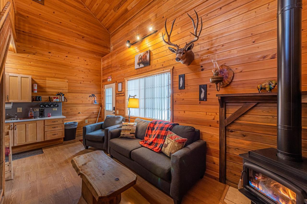 פייסון Cabin #4 The Wolves Den - Pet Friendly- Sleeps 6 - Playground & Game Room מראה חיצוני תמונה