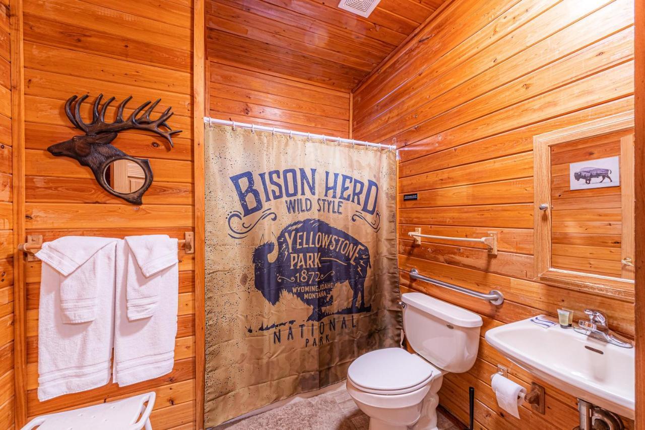 פייסון Cabin #4 The Wolves Den - Pet Friendly- Sleeps 6 - Playground & Game Room מראה חיצוני תמונה